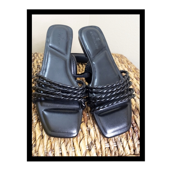 NWOT Bandolino Black Sandals...size 7M - Picture 1 of 2